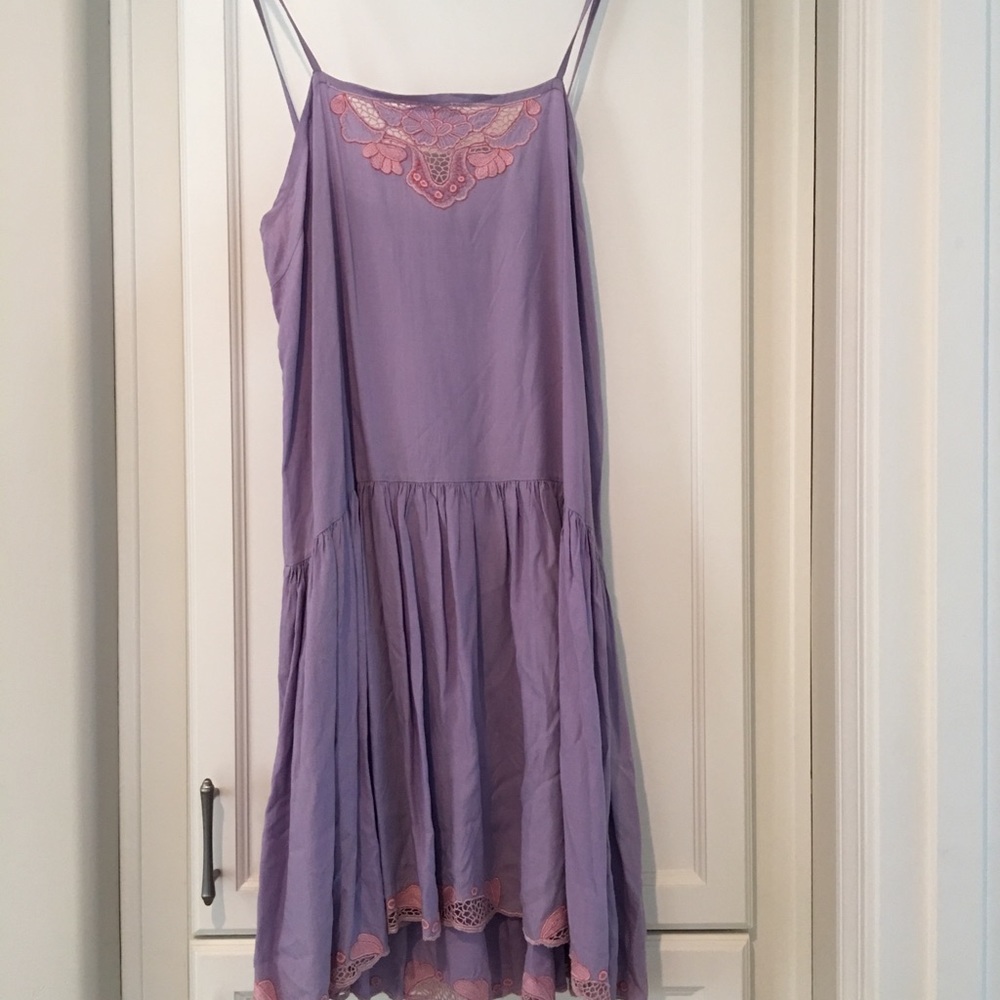 Lavender Spaghetti-Strap Midi Dress with Pink Lace Trim